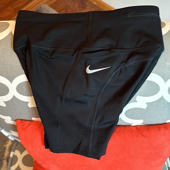Like new Nike shorts - Picture 3 of 8